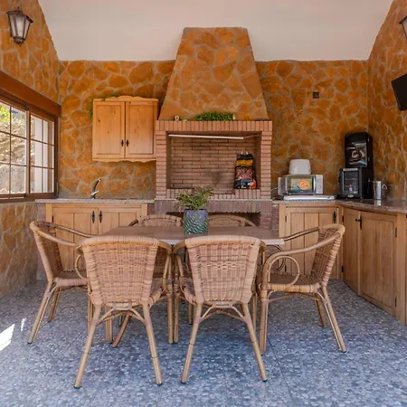 Casa Chely Holiday home *